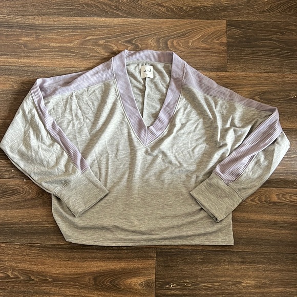 Gray Lounge Top - Picture 1 of 2